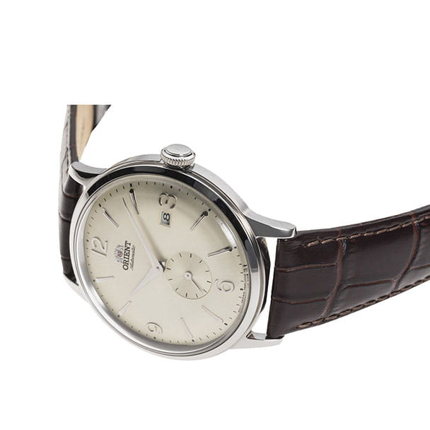 Orient Bambino Small Seconds RA-AP0003S10B - tarcza z indeksami i cyframi arabskimi