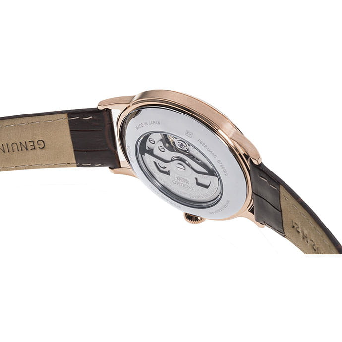 Orient Bambino Small Seconds RA-AP0001S10B – przeszklony dekiel oraz skórzany pasek