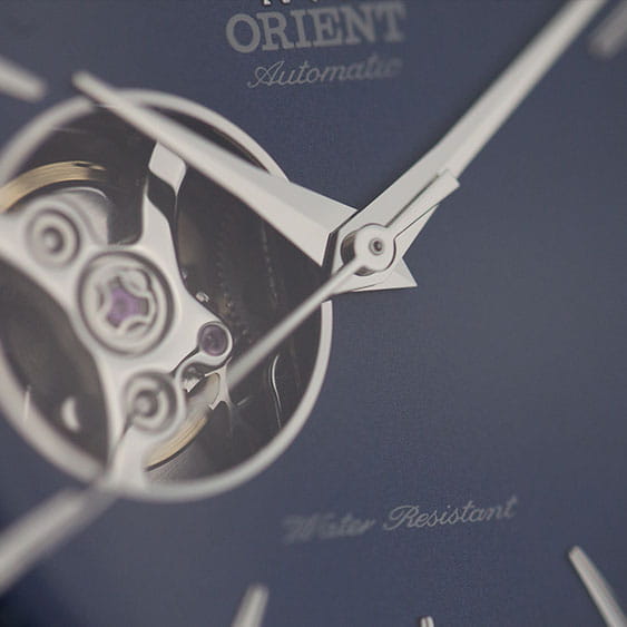 Orient Bambino Open Heart RA-AG0005L10B - część pokazująca pracę koła balansu