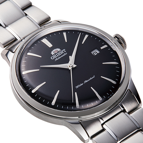 Orient Bambino Automatic RA-AC0006B10B - czarna tarcza z indeksami liniowymi oraz datownikiem