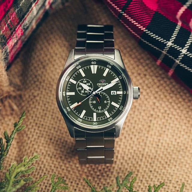 Orient Defender Automatic RA-AK0402E10B - zegarek automatyczny z zieloną tarczą i bransoletą ze stali