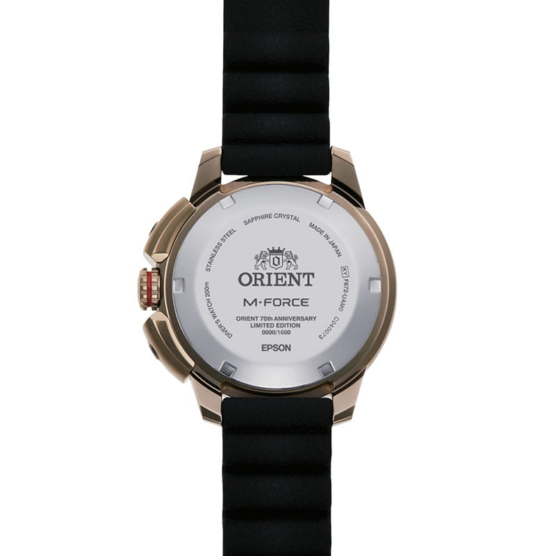 Orient M-Force Limited Edition RA-AC0L05G00B - stalowy dekiel w wygrawerowanym logotypem oraz indywidualnym numerem