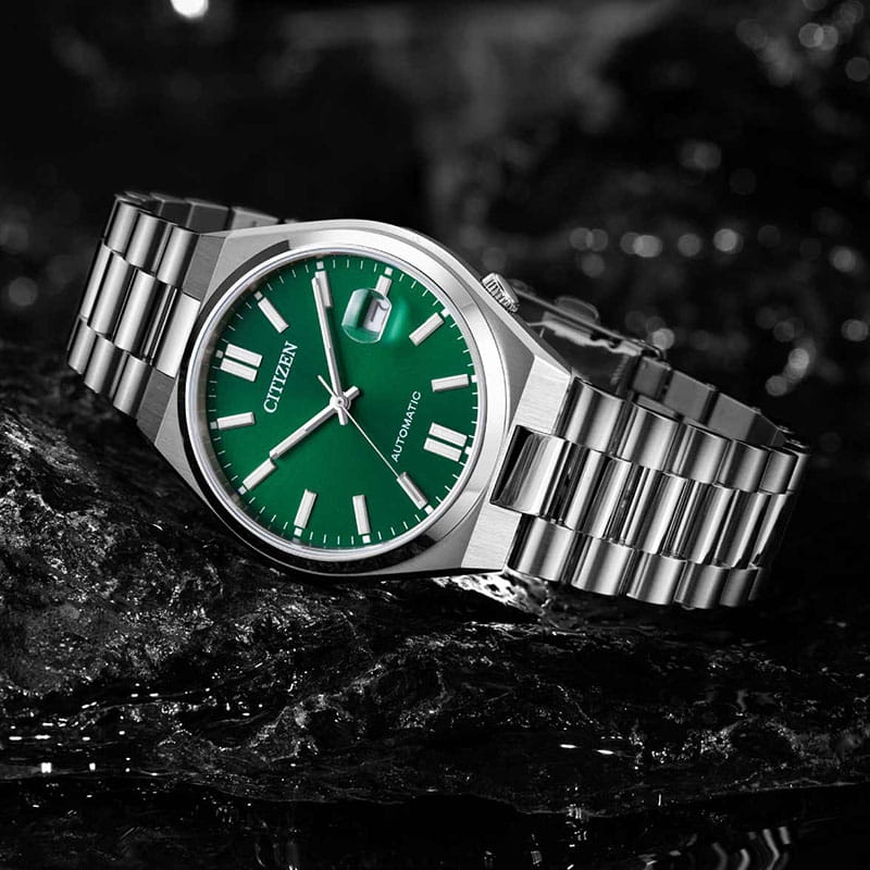 Citizen Mechanical NJ0150-81X zegarek na boku
