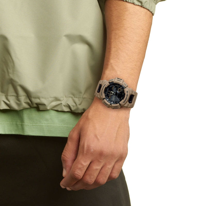 Casio G-Shock G-Squad GBA-900UU-5A zegarek na ręku