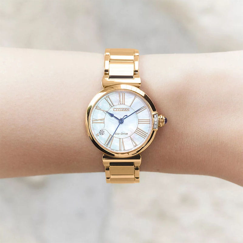 Citizen L May Bells EM1063-89D na ręku
