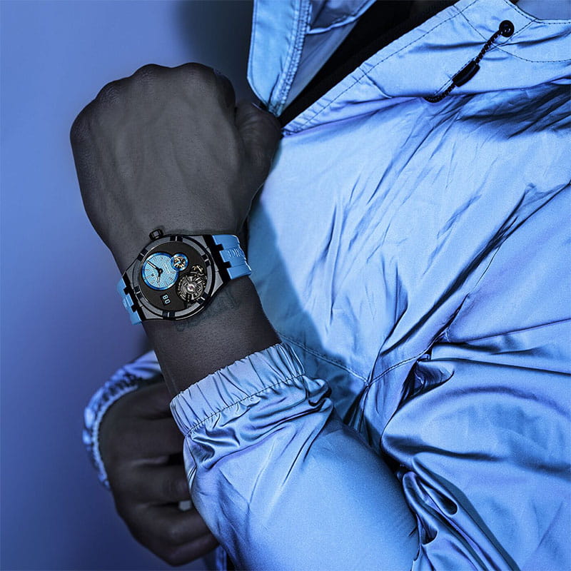 Maurice Lacroix Aikon Master Grand Date AI6118-DLB0J-430-H na ręku