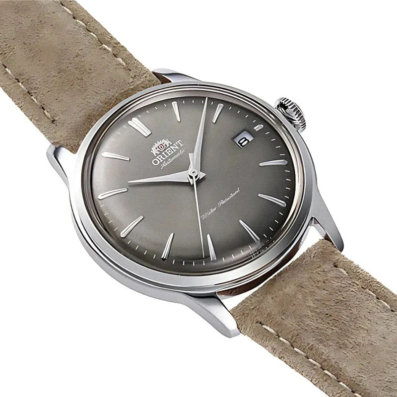 Orient Bambino Automatic RA-AC0M13N30B - szara tarcza z indeksami liniowymi oraz datownikiem