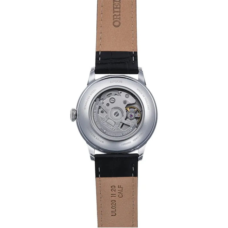 Orient Bambino Small Seconds RA-AP0101B30B – tył zegarka z widocznym wykończeniem paska