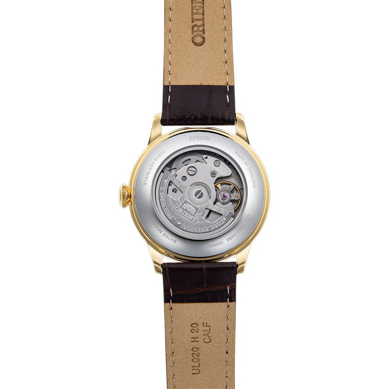 Orient Bambino Small Seconds RA-AP0106S30B – tył zegarka z widocznym wykończeniem paska