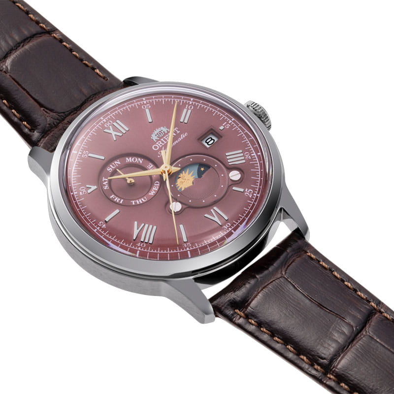 Orient Bambino Sun &amp; Moon RA-AK0807R30B - czerwony cyferblat ze słońcem, księżycem, indykatorem dnia tygodnia i srebrnymi cyframi