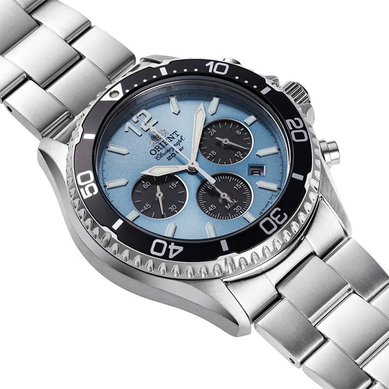 Orient Mako Solar Chronograph RA-TX0206L10B - jasnoniebieska tarcza z indeksami liniowymi, 3 totalizatorami oraz oknem datownika