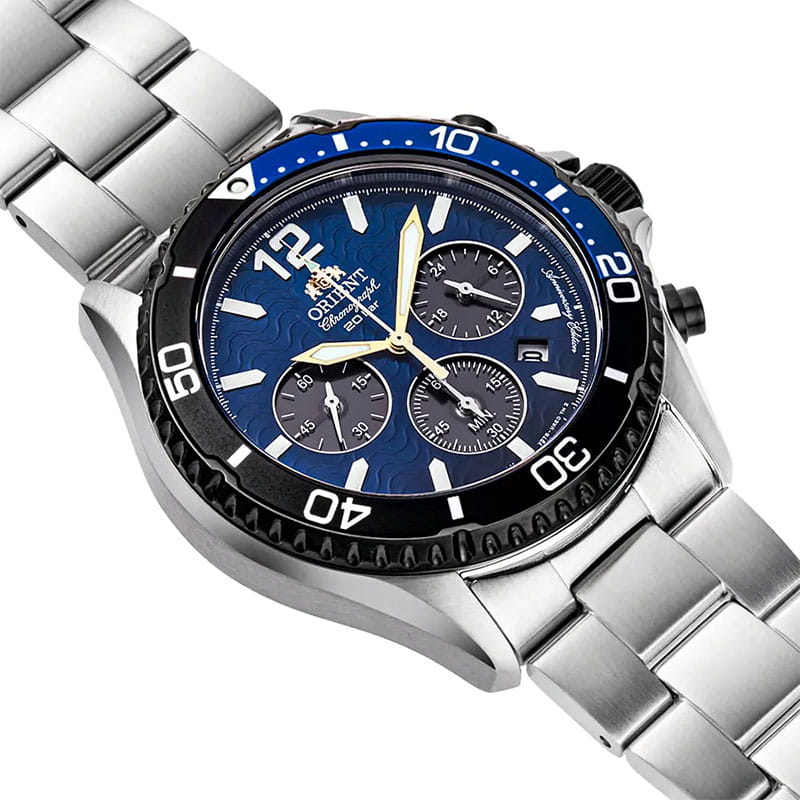 Orient Mako Solar Chronograph Limited Edition RA-TX0208L10B - gradientowa tarcza z indeksami liniowymi, 3 totalizatorami oraz oknem datownika
