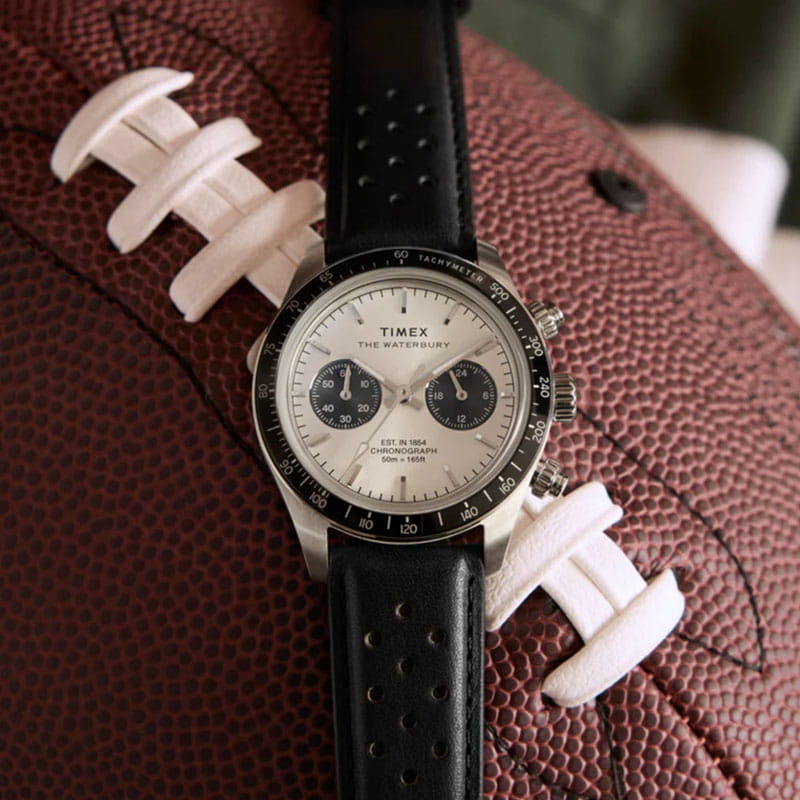 Timex Waterbury Heritage Chronograph TW2Y19300 – tarcza z kontrastowymi subtarczami i wskazaniem 24h