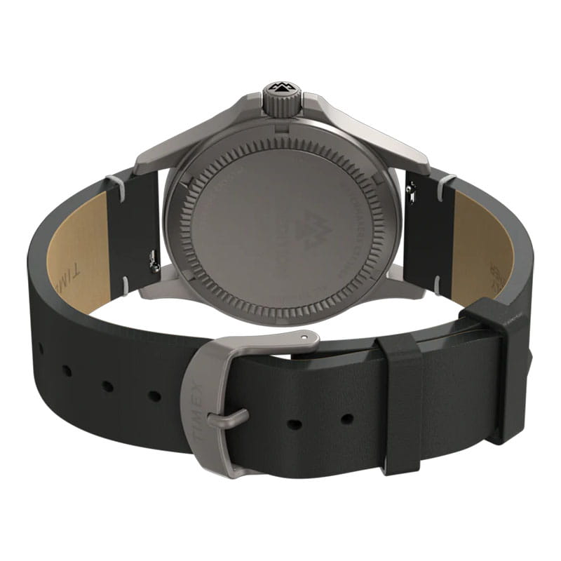 Timex Expedition Titanium TW2W78200 - tył zegarka z widocznym deklem oraz skórzanym paskiem