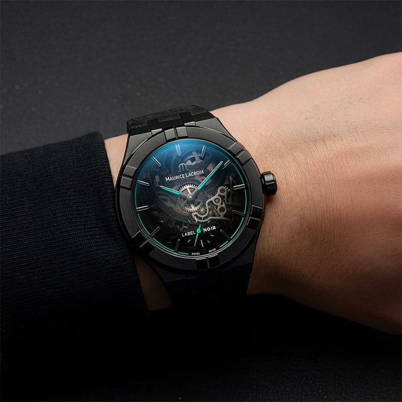 Maurice Lacroix Aikon X Label Noir Automatic Skeleton AI6028-DLB0B-030-H na nadgarstku