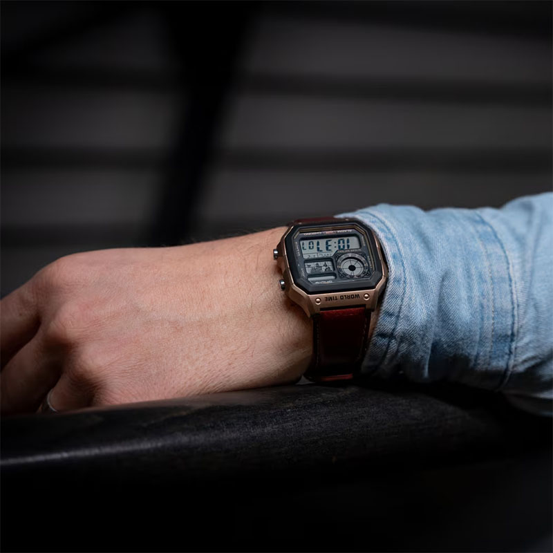 Casio Timeless AE-1200WHL-5A zegarek na ręku