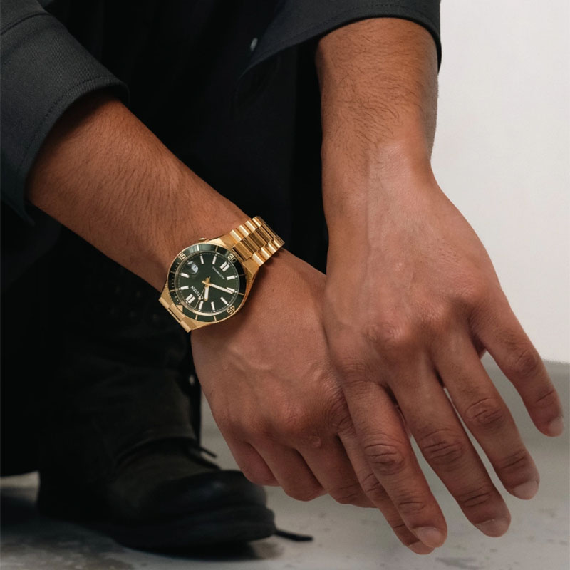 Citizen Tsuyosa Shore NJ0232-53X na ręku