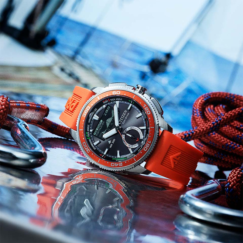 Citizen Promaster Wave Tracker JV3000-13E na boku