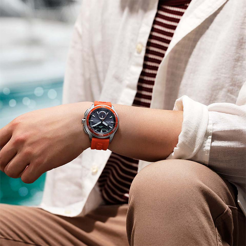 Citizen Promaster Wave Tracker JV3000-13E na ręku