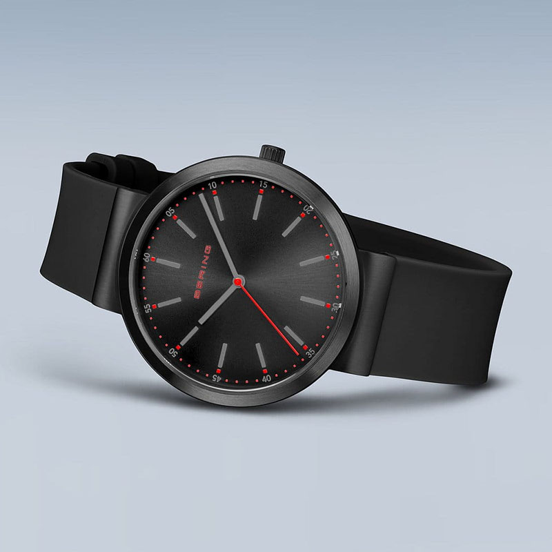 Bering Classic 10141-402 na boku