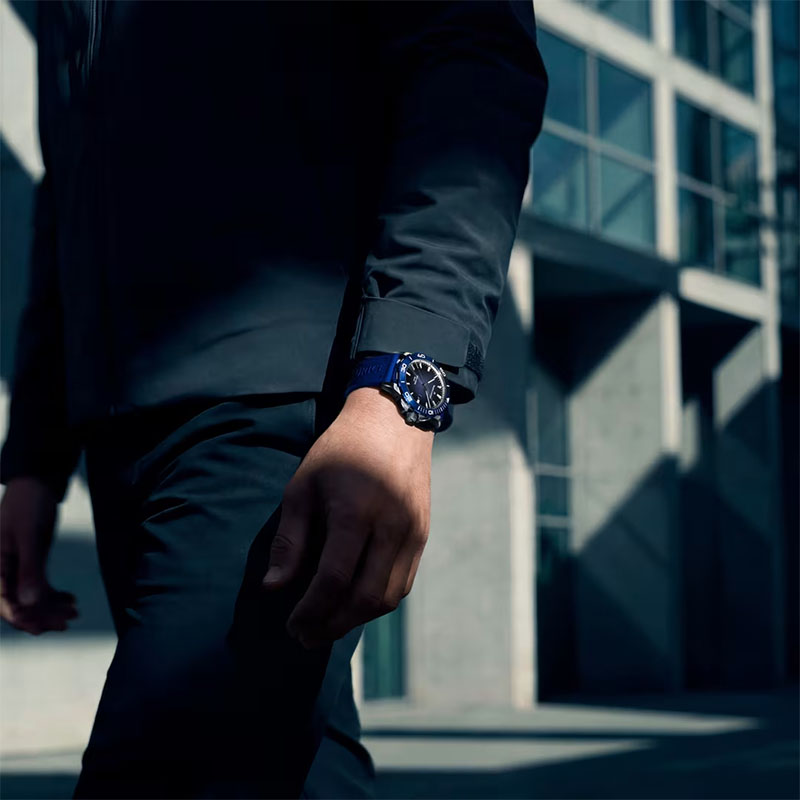 Maurice Lacroix Pontos S Solar PT1008-SSL40-430-4 na ręku