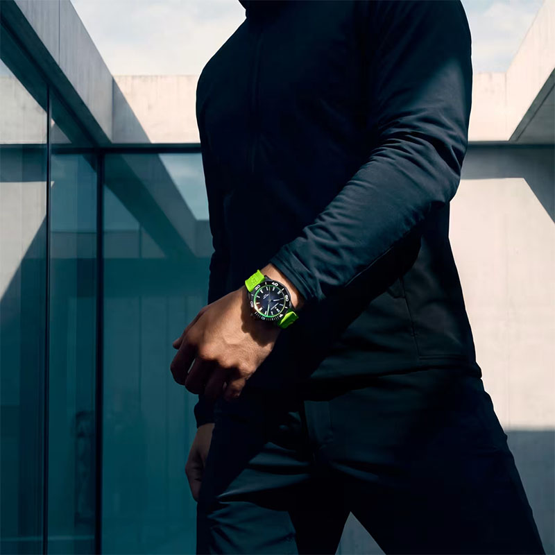Maurice Lacroix Pontos S Solar PT1008-DLB00-330-5 na nadgarstku