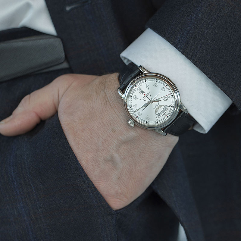 Aviator Douglas Day-Date 45 V.3.44.0.399.4 na nadgarstku