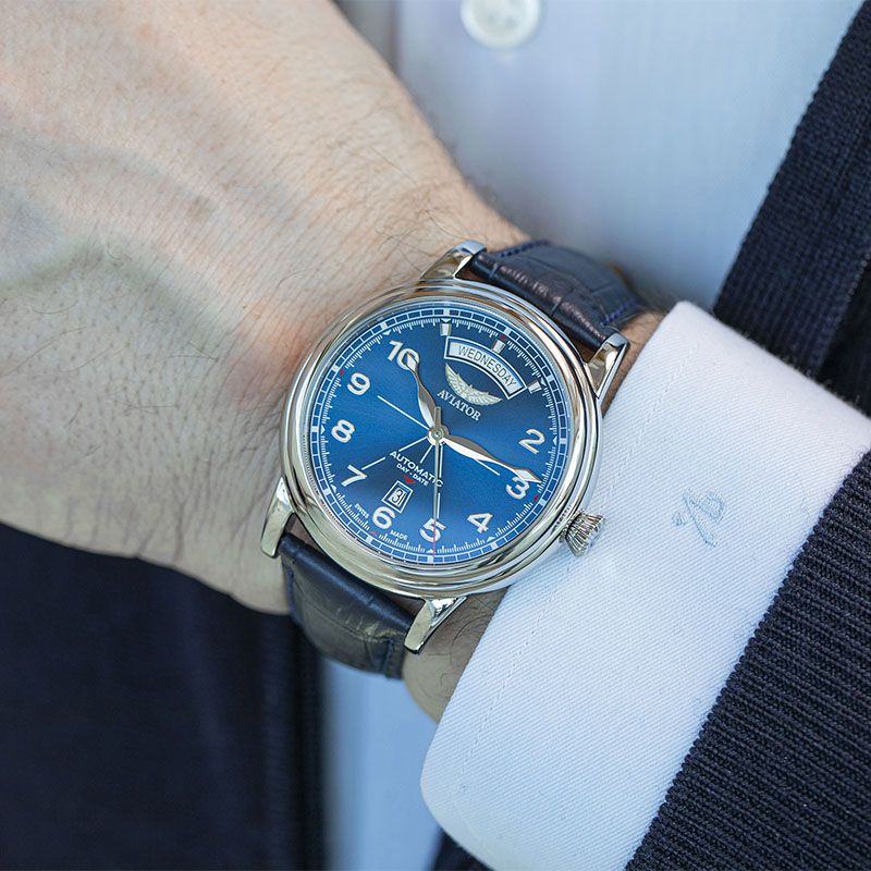 Aviator Douglas Day-Date 45 V.3.44.0.401.4 na ręku