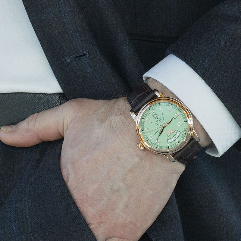 Aviator Douglas Day-Date 45 V.3.44.2.404.4 na ręku