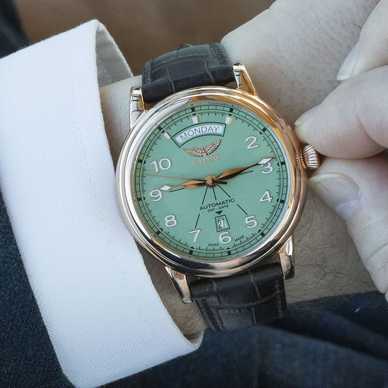 Aviator Douglas Day-Date 45 V.3.44.2.404.4 na nadgarstku