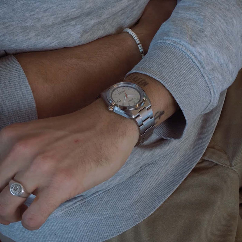 Citizen AW1900-50A – męski zegarek tytanowy na nadgarstku