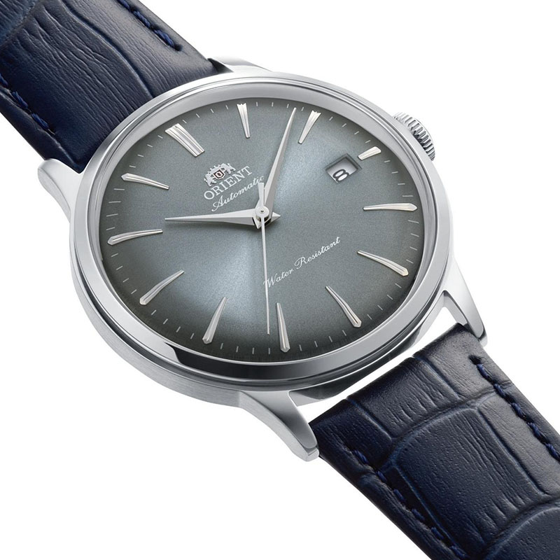 Orient Bambino Automatic RA-AC0030L30B – jasnoniebieska tarcza z gradientem i datownikiem