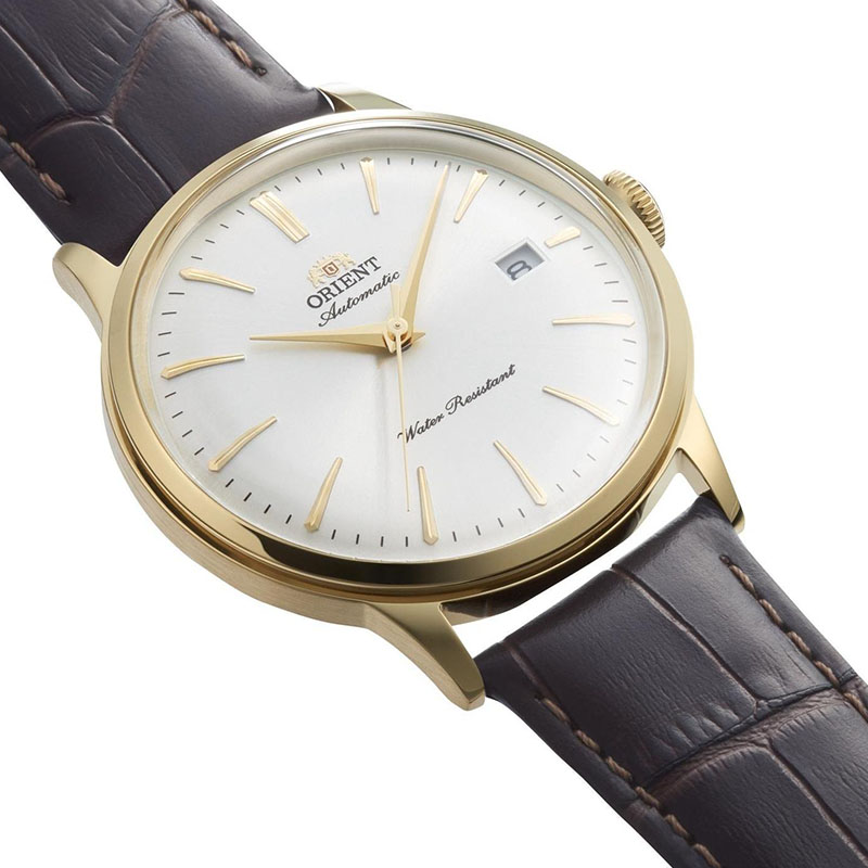 Orient Bambino Automatic RA-AC0028S30B – biała tarcza ze szlifem słonecznym i złotymi indeksami