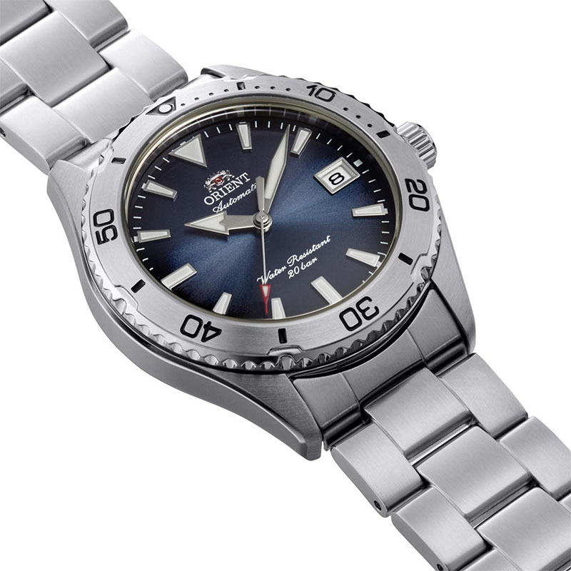 Orient Mako RA-AC0Q14L30B - gradientowa, granatowa tarcza z indeksami i datownikiem