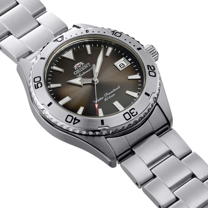 Orient Mako RA-AC0Q15Y30B - gradientowa, brązowa tarcza z indeksami i datownikiem