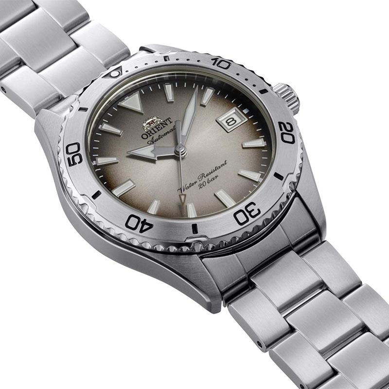 Orient Mako Limited Edition RA-AC0Q16N30B - gradientowa, szara tarcza z indeksami i datownikiem