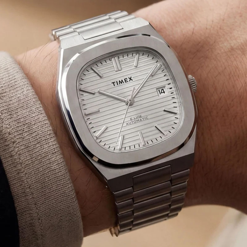 Timex E Line Automatic TW6A00500 – srebrna tarcza z poziomą teksturą i datownikiem