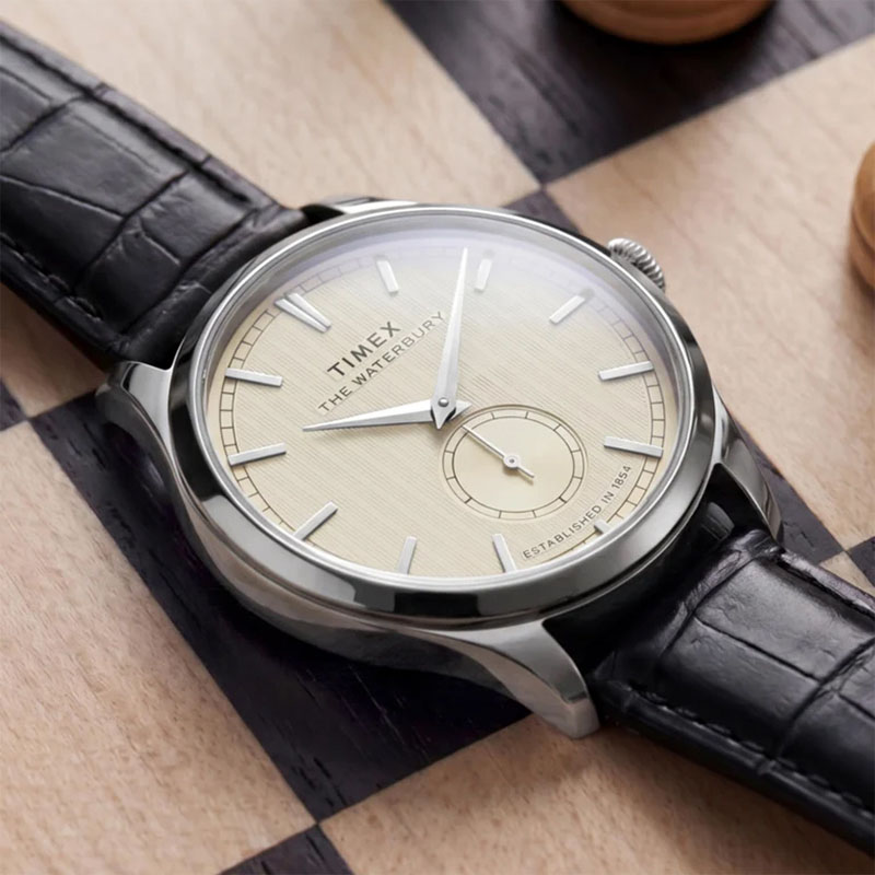 Timex Waterbury Classic Sub Second TW2Y92000 - beżowa tarcza z prążkowaną teksturą i srebrzystymi indeksami