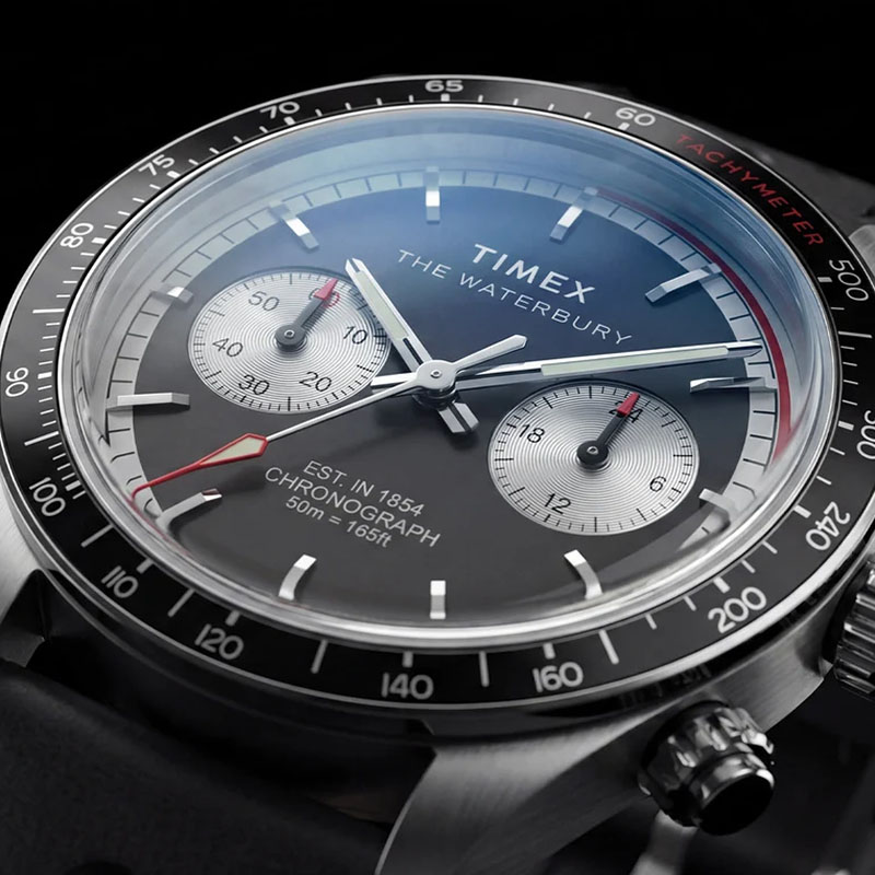 Timex Waterbury Heritage Chronograph TW2Y93300 – tarcza chronografu w stylu panda z aplikowanymi indeksami
