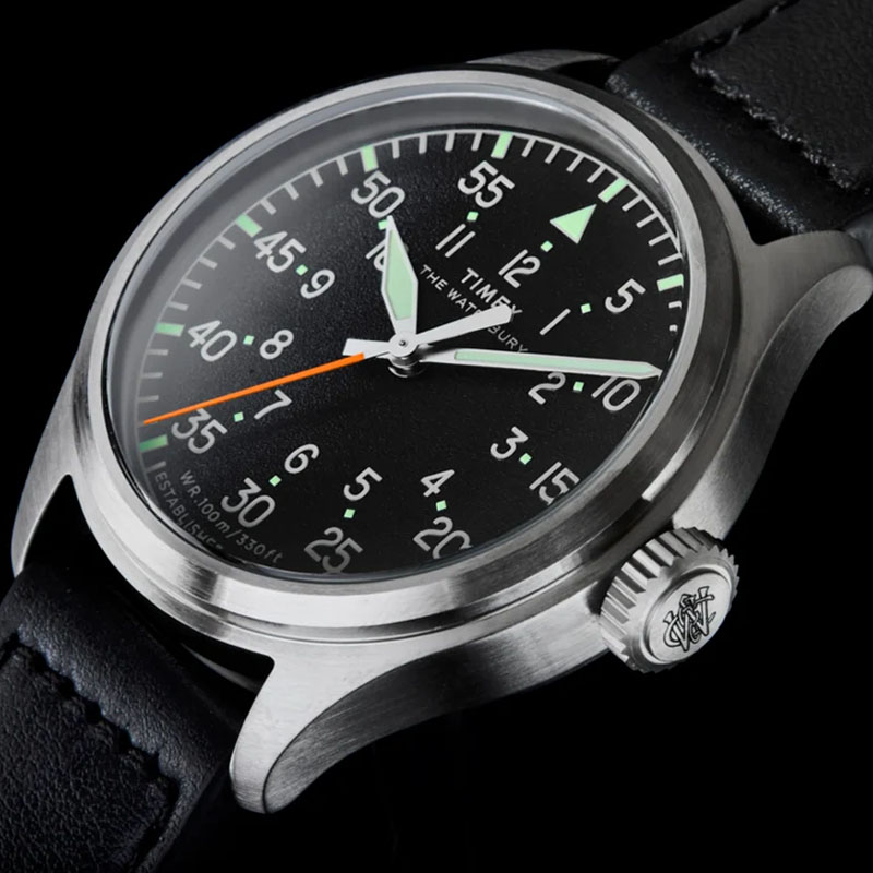 Timex Waterbury Ace TW2Y70400 - czarna tarcza lotnicza z dużymi cyframi arabskimi i lumą