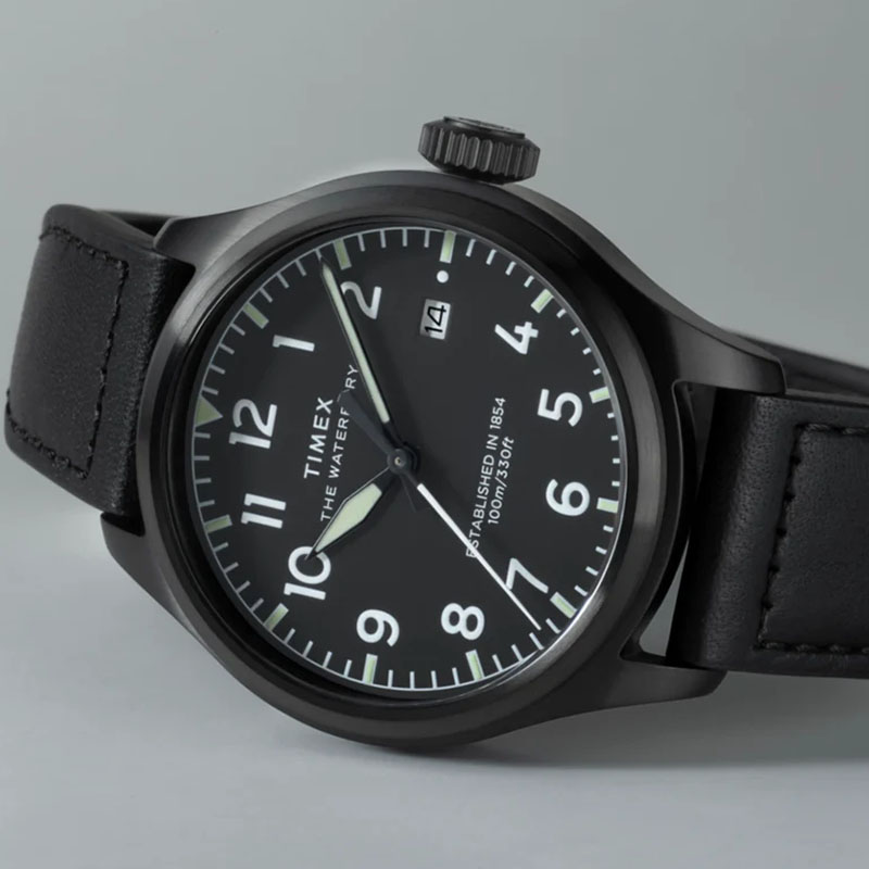 Timex Waterbury Ace TW2Y18900 - czarna tarcza z dużymi cyframi arabskimi, datownikiem i lumą