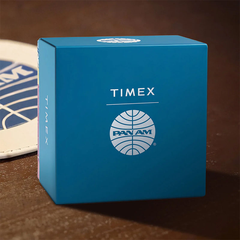 Timex x Pan Am Waterbury Ace Chronograph TW2Y38700 - niebieskie pudełko z logo Timex i Pan Am