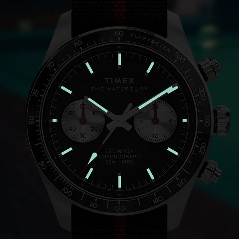 Timex Waterbury Heritage Chronograph TW2Y38900 - substancja luminescencyjna na wskazówkach i indeksach