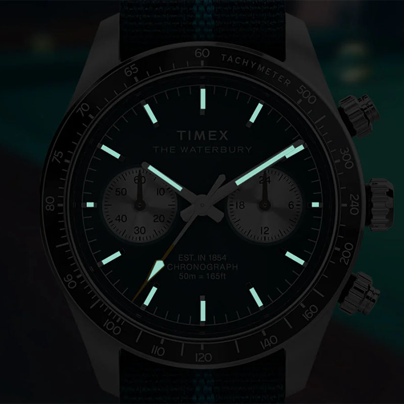 Timex Waterbury Heritage Chronograph TW2Y39000 - luma na wskazówkach i indeksach