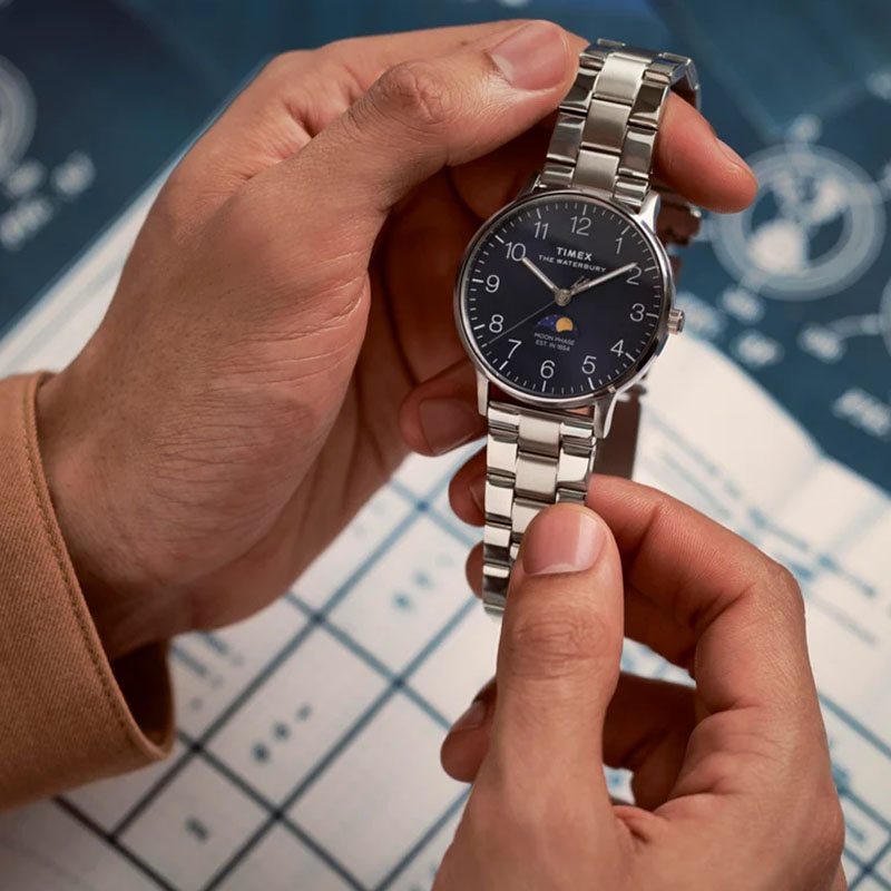 Timex Waterbury Classic Moon Phase TW2W75700 - elegancki zegarek z niebieską tarczą
