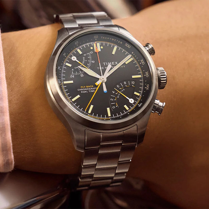Timex Waterbury Ace Fly Back Chronograph TW2Y70200 - czarna tarcza z pomarańczowymi akcentami na nadgarstku
