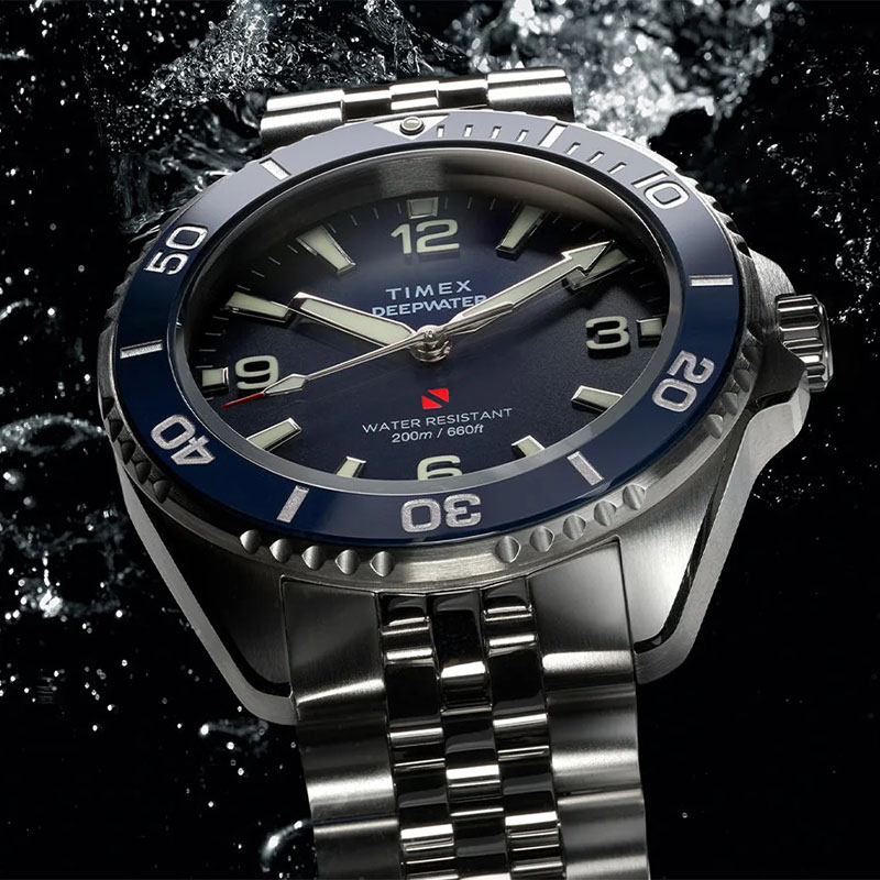 Timex Deepwater Arctic TW2Y64600 - zegarek nurkowy zanurzony w wodzie