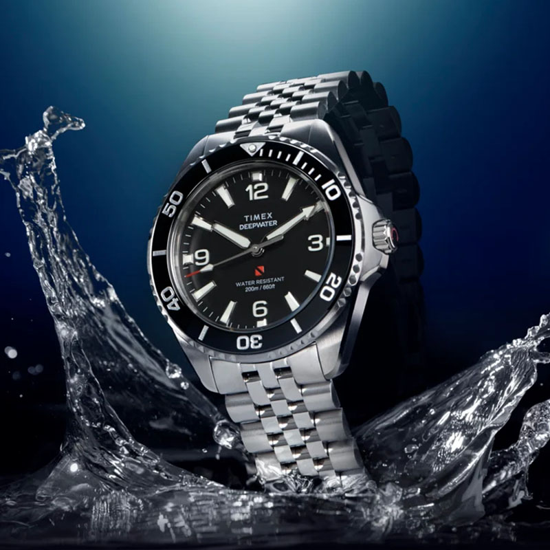 Timex Deepwater Arctic TW2Y64500 - zegarek nurkowy zanurzony w wodzie