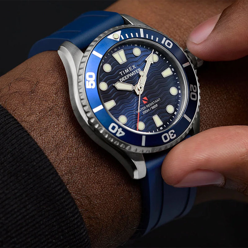Timex Deepwater Meridian 200 TW2Y40300 - obracanie jednokierunkowego bezela na nadgarstku