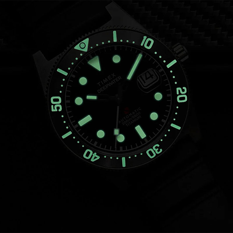 Timex Deepwater Reef 200 Titanium Automatic TW2W73800 - doskonale świecąca powłoka luminescencyjna